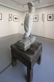 Josef Wagner Květy u potoka, 1933, mušlový vápenec